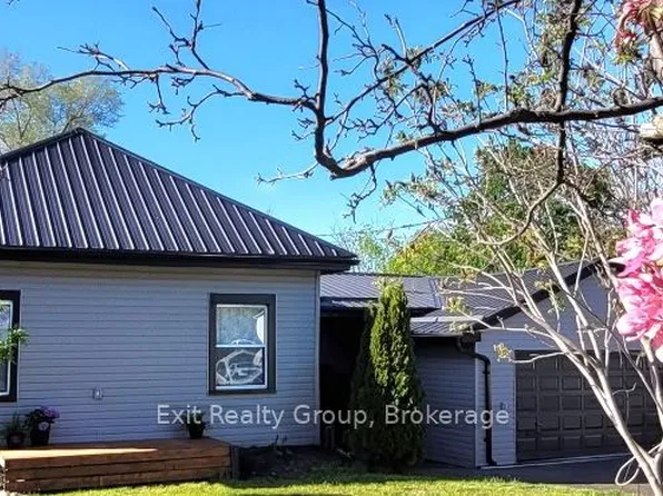 24 Wilkins St, Belleville, ON K8P 1P1