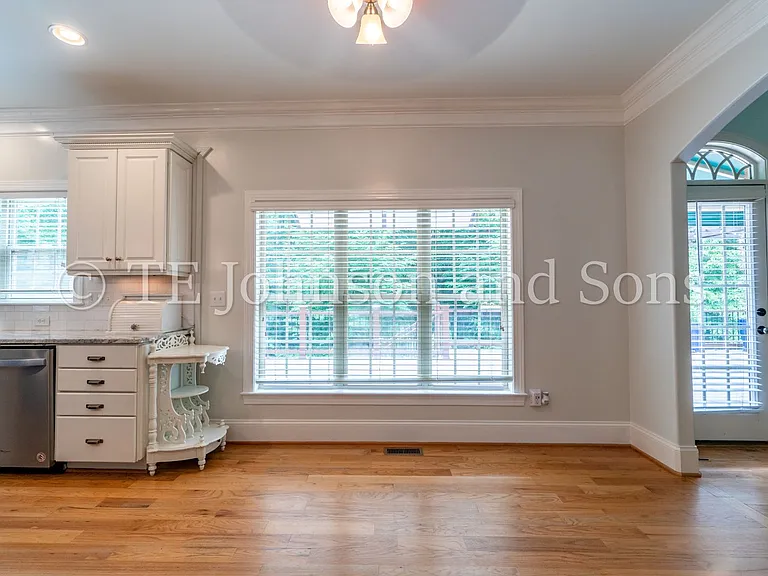 1112 Oakencroft Ct — Photo 11