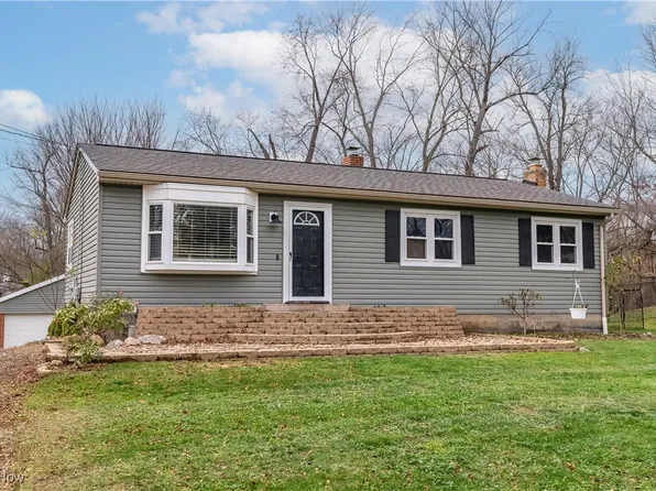 2253 Dorhill St NW, Uniontown, OH 44685