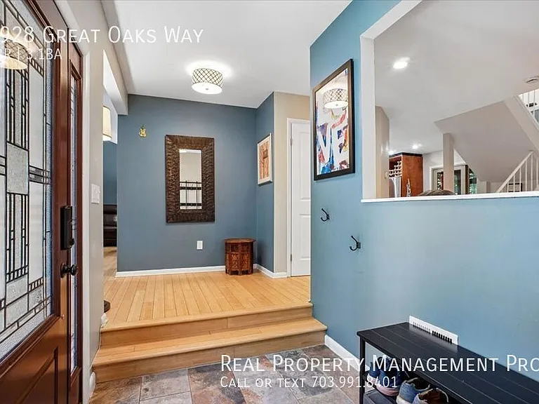 9928 Great Oaks Way — Photo 11