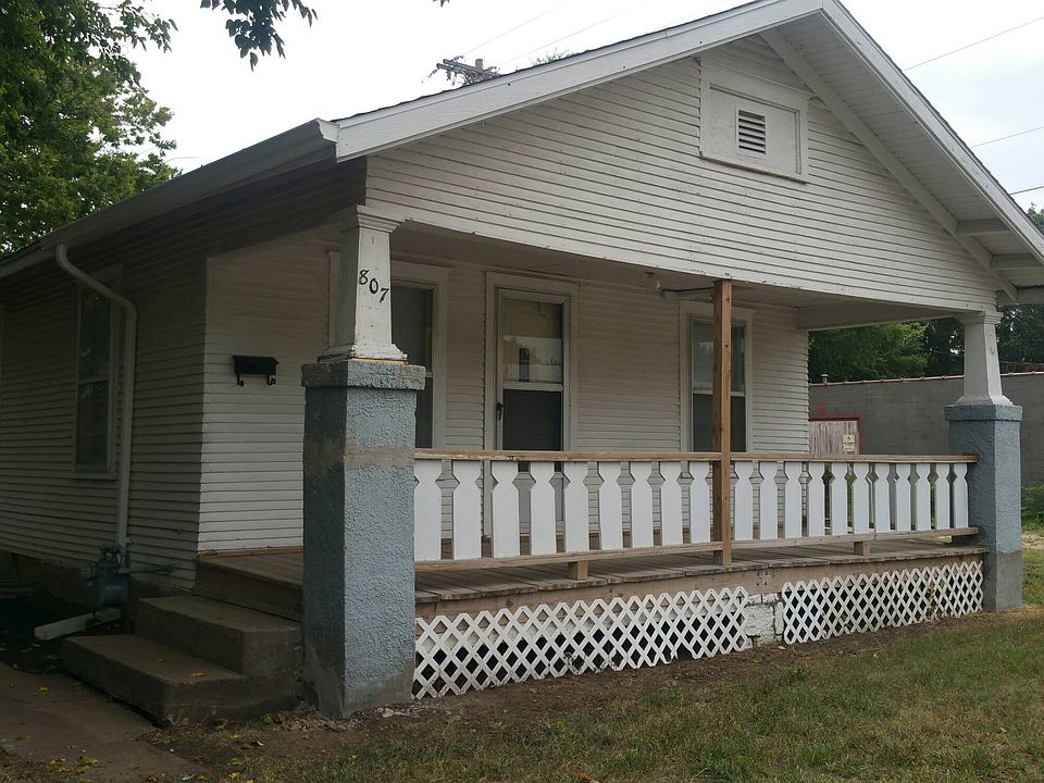 1st image of 807 W Crawford Ave