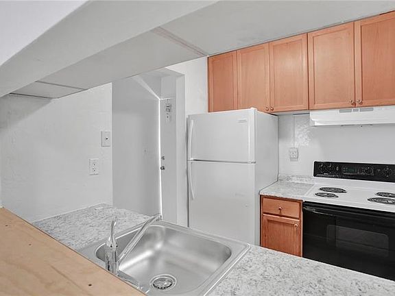 3rd image of 505 NE 30th St APT 405