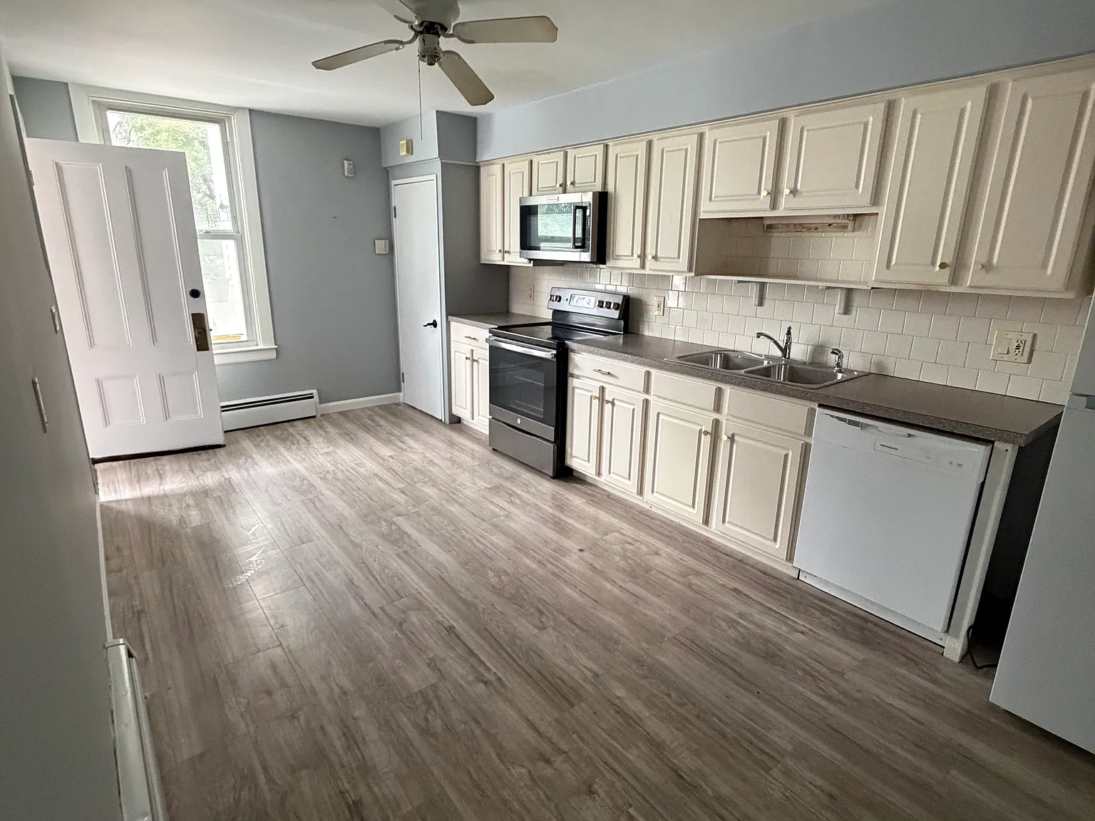 2 bed, 1500 sqft, $1,900 — Photo 2