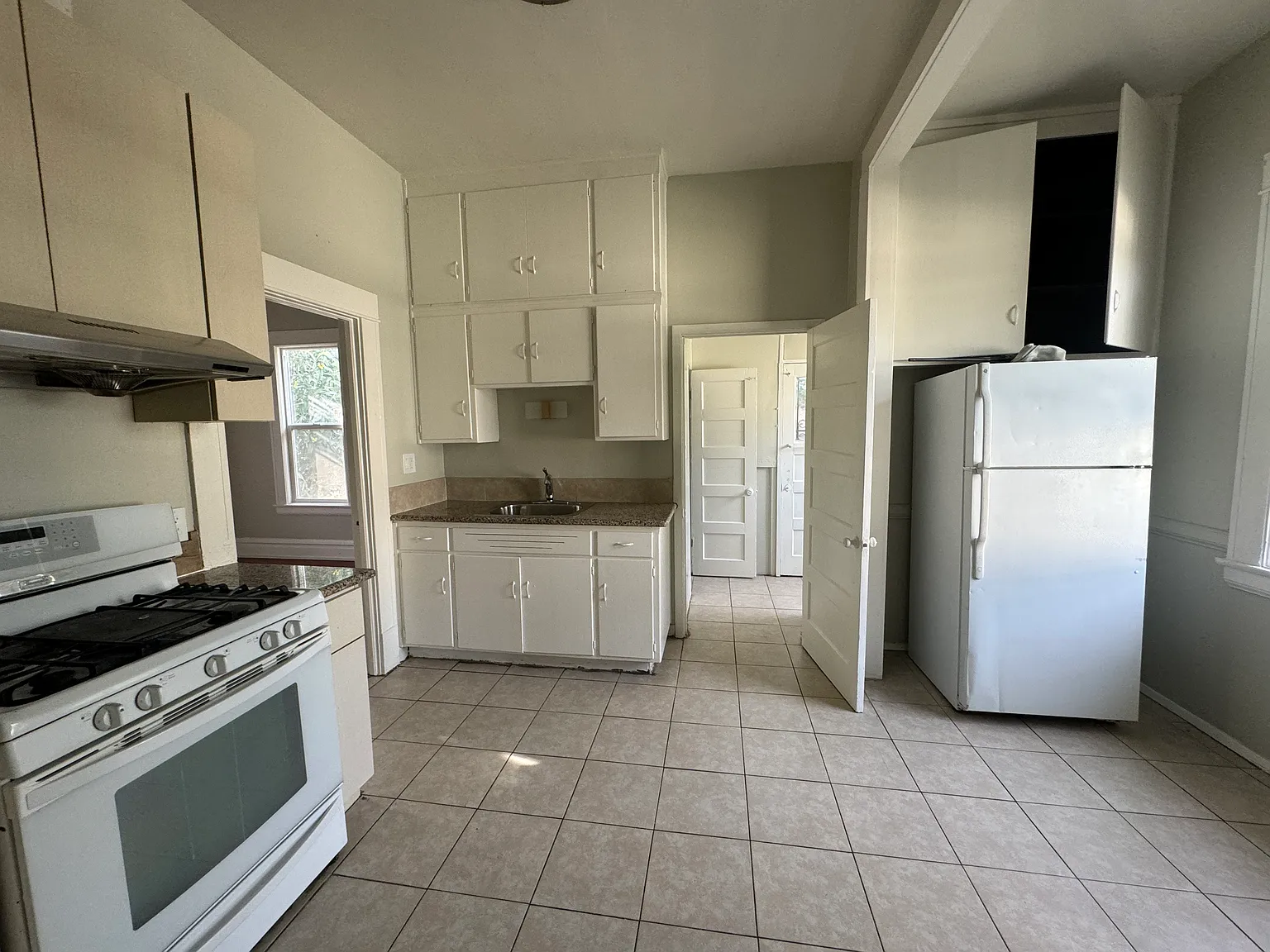 3 bed, 1035 sqft, $1,800 — Photo 1