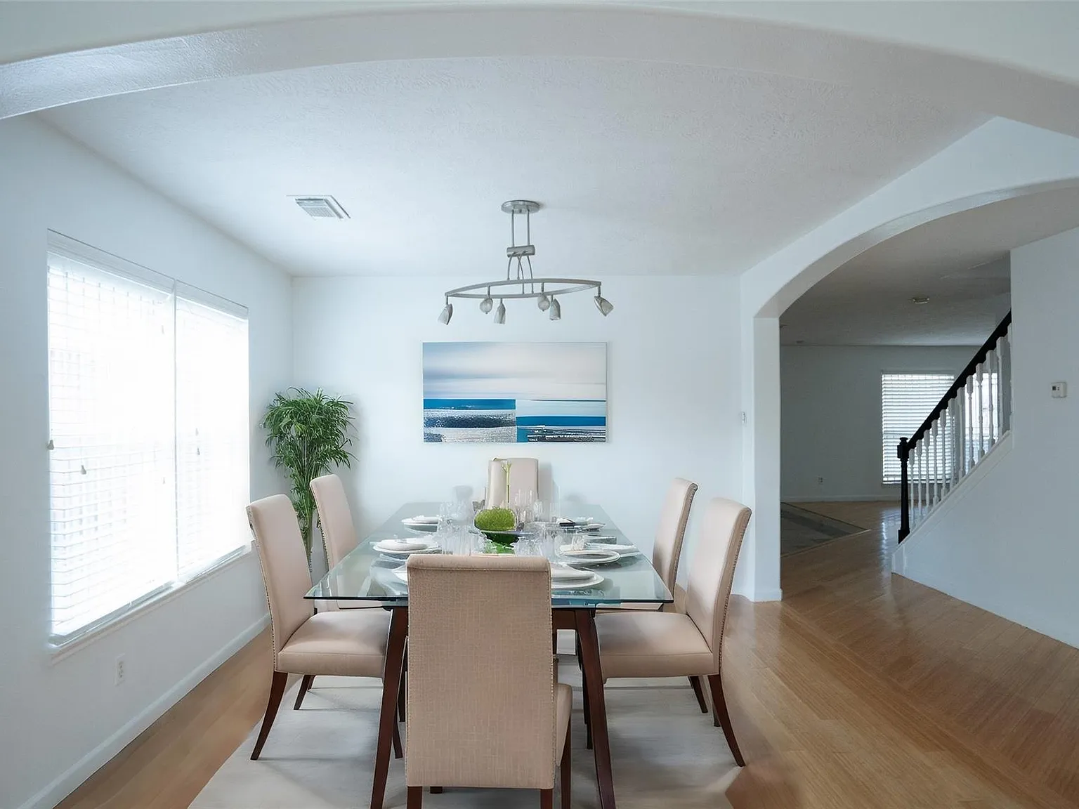 4 bed, 2.5 bath, 2756 sqft, $2,300 — Photo 3
