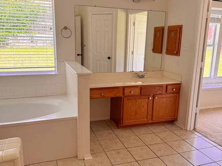 7015 Hillwood Dr — Photo 11