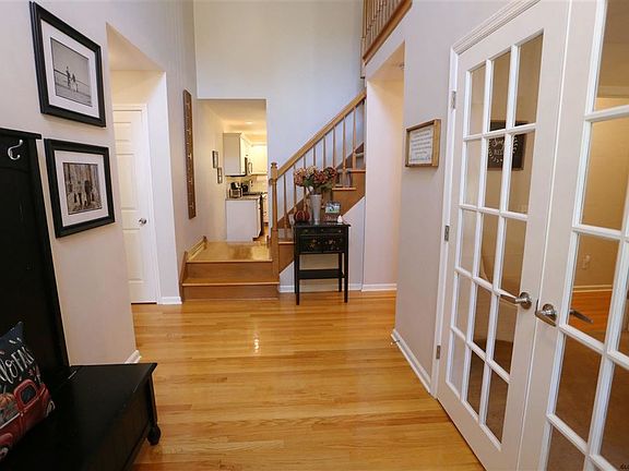 2nd image of 5 Fox Hollow Cir