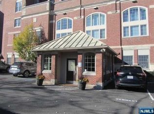 1205 Rio Vista Dr, Mahwah, NJ 07430