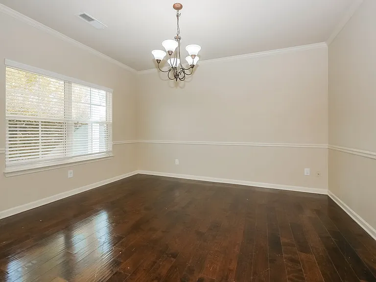 917 Piedmont Dr — Photo 8