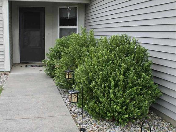 3rd image of 388 Blakely Dr