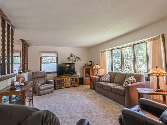 3rd image of 107 Fairview Dr