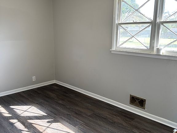 5th image of 520 E 56th St S