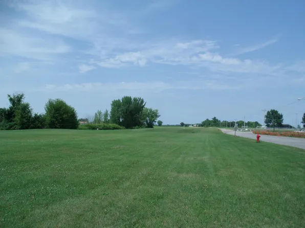 1801 Pryor Ave N, Glencoe, MN 55336