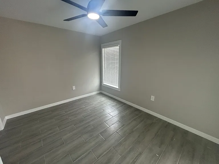 3804 NE 9th Pl — Photo 10