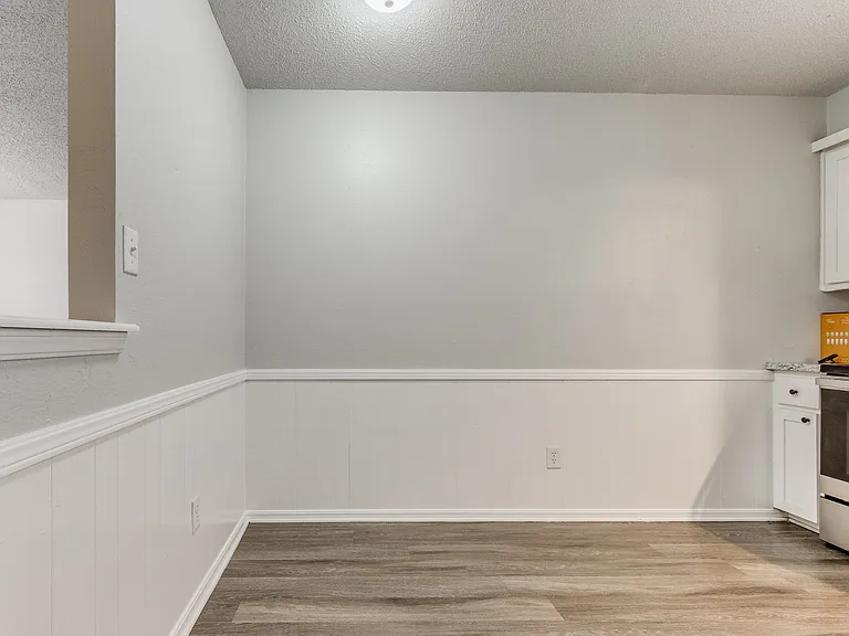 1610 Southern Heights Ave — Photo 5