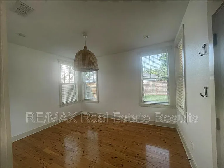 103 SE G Ct — Photo 10