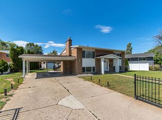 5440 S Dunbarton Dr E, Salt Lake City, UT 84117
