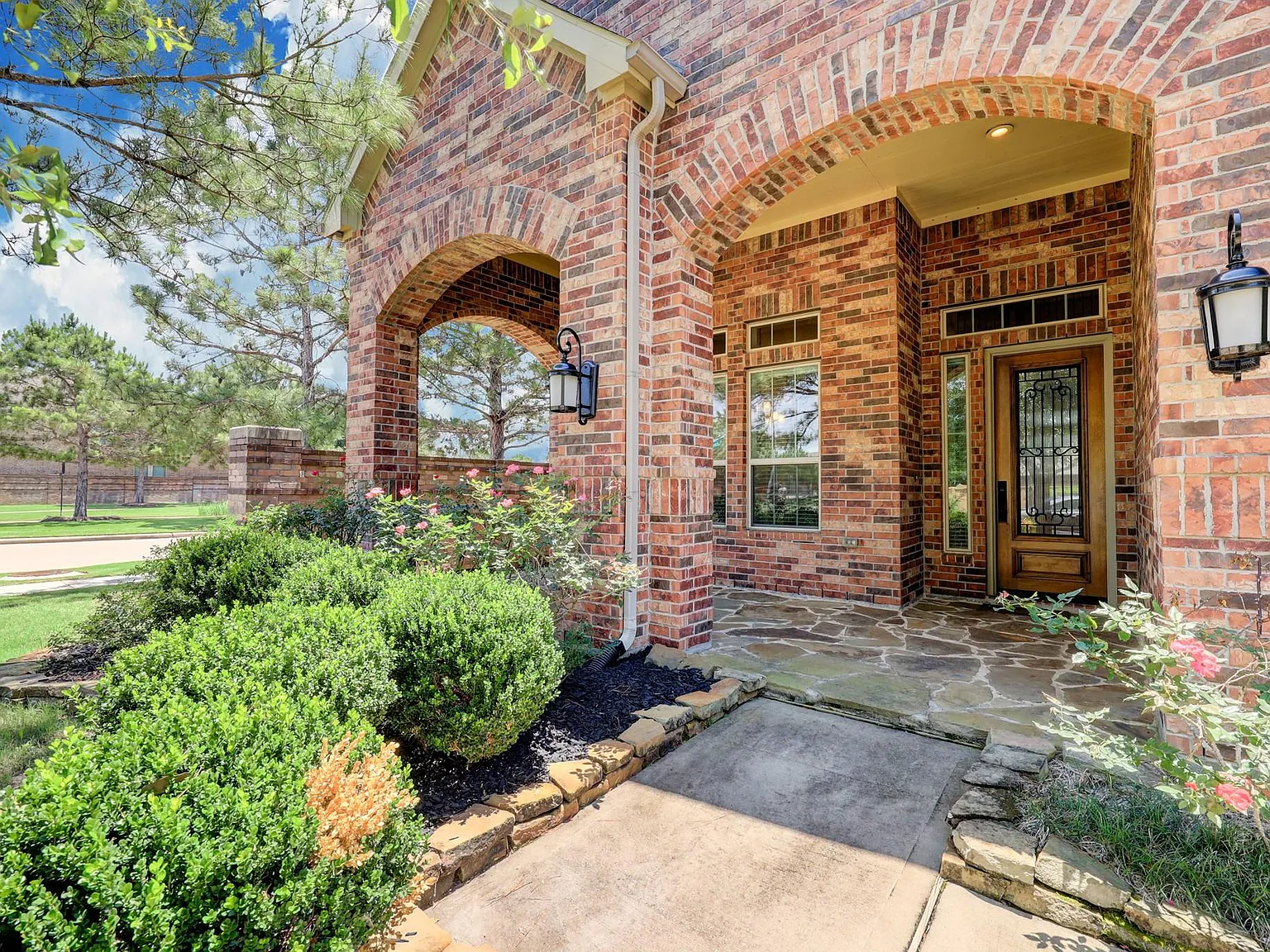 4 bed, 4.5 bath, 2886 sqft, $3,400 — Photo 2