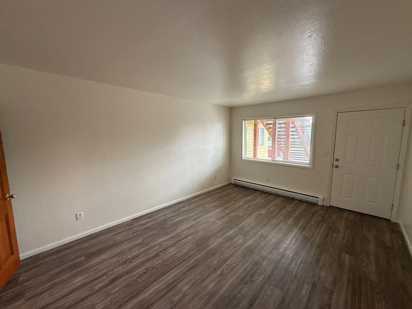 1 bed, 1.0 bath, 680 sqft, $1,095 — Photo 2