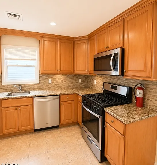 1028 Bond St #2 — Photo 7