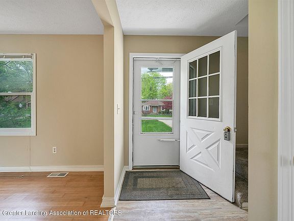 5th image of 4660 Seneca Dr