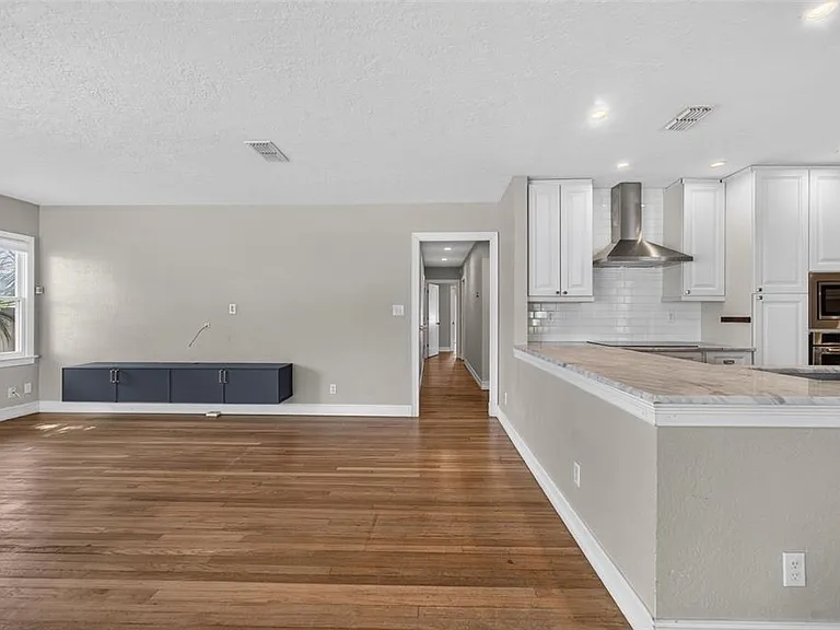 800 W Smith St — Photo 7