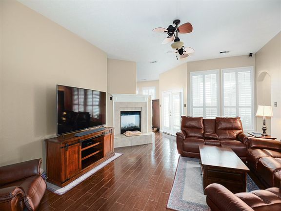 3rd image of 11002 Graywood Ct