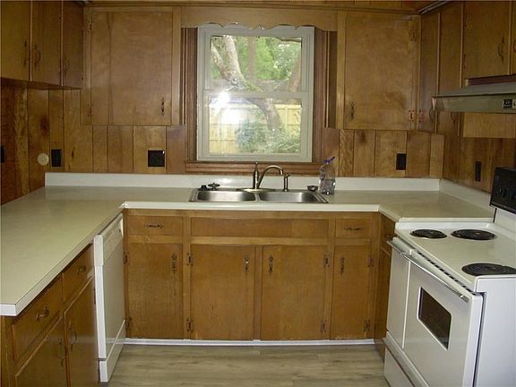 3rd image of 508 Wesley Oak Dr