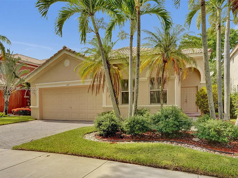 4219 Sabal Ridge Cir — Photo 2