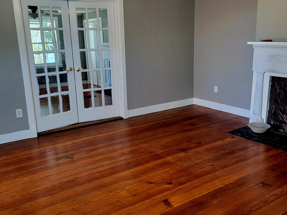 Living room.............looking into master bedroom
