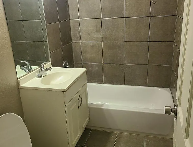 1822 N Vel R Phillips Ave — Photo 5