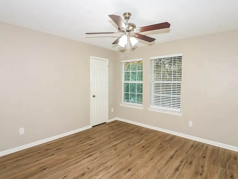 5911 Shining Leaf Ct — Photo 14