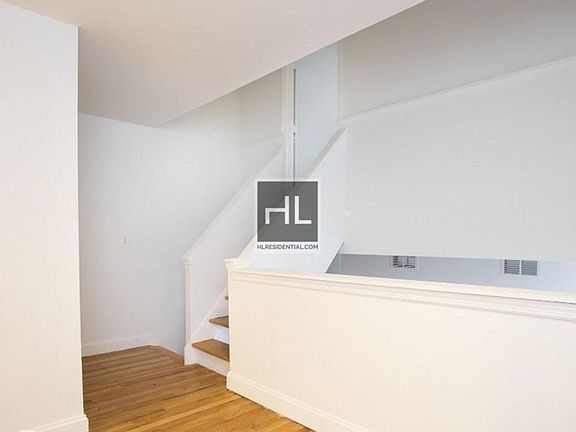 2nd image of 125 E 54th St APT 7C