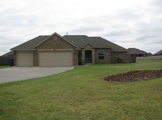 283 Hillside Dr, Harrah, OK 73045