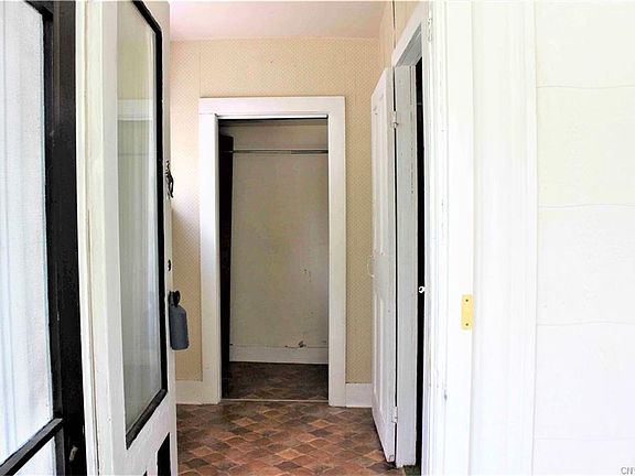 4th image of 28 Eaton St