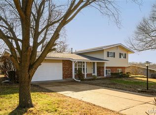802 Delhurst Dr, Ballwin, MO 63021