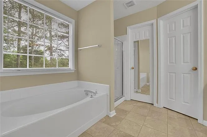 3 bed, 2.5 bath, 1612 sqft, $2,700 — Photo 4