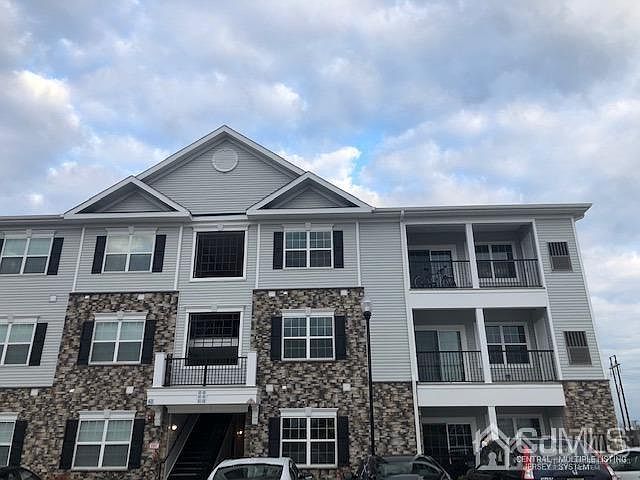1st image of 638 Merion Ct
