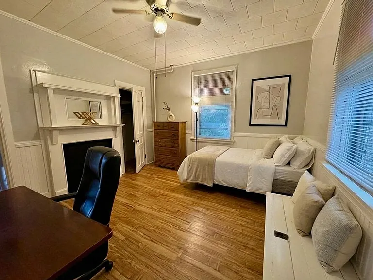614 University Ave — Photo 40
