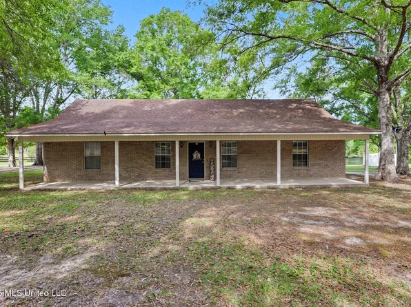 24021 Superior Dr, Lucedale, MS 39452