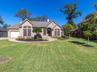 114 Canyon Oak Dr, Lake Jackson, TX 77566