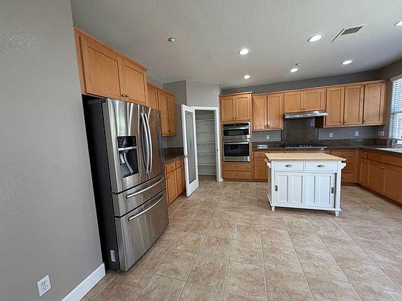 4th image of 34178 Valle Dr