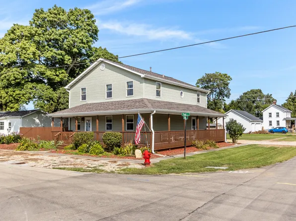 402 Park St, Earlville, IL 60518