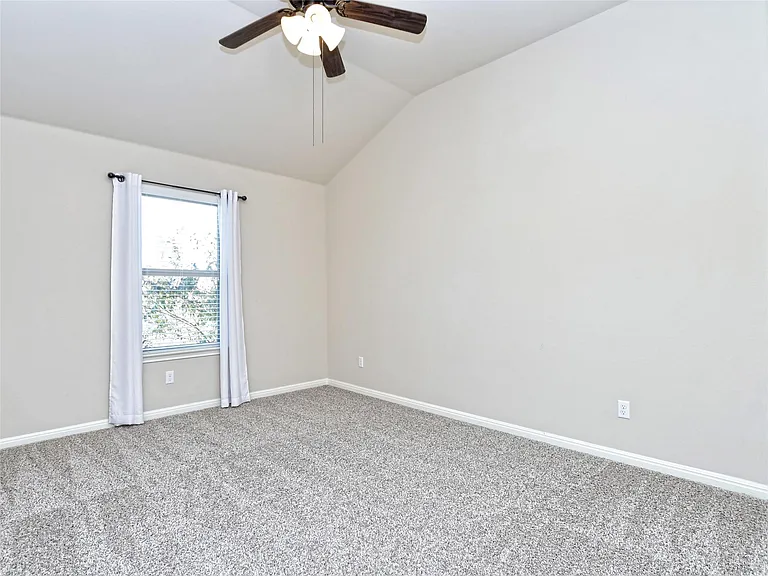 15205 Joseph Dr — Photo 22