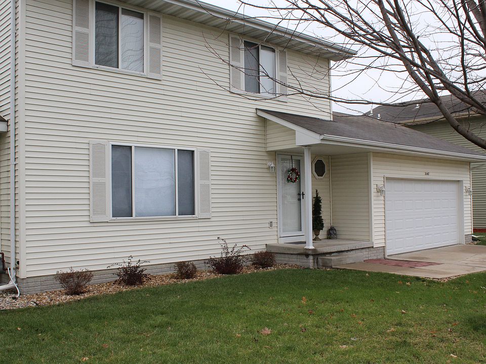 1st image of 3147 SE Cherry Blossom Dr