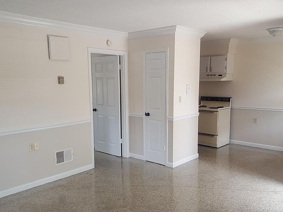 3rd image of 2719 E Washington St APT 7