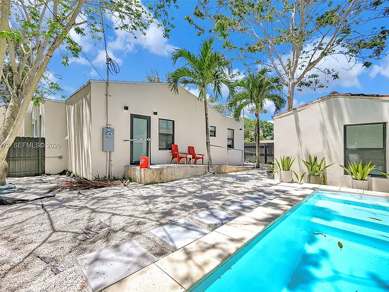 4721 NW 6th Ave — Photo 11