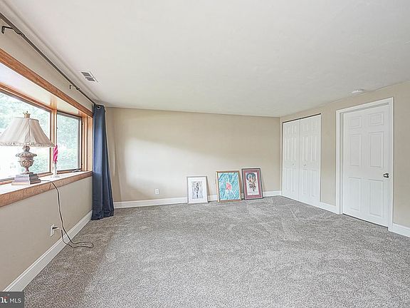 5th image of 384 Merion Rd