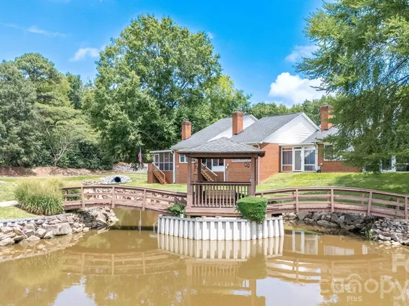 19940 Oak Leaf Cir, Cornelius, NC 28031