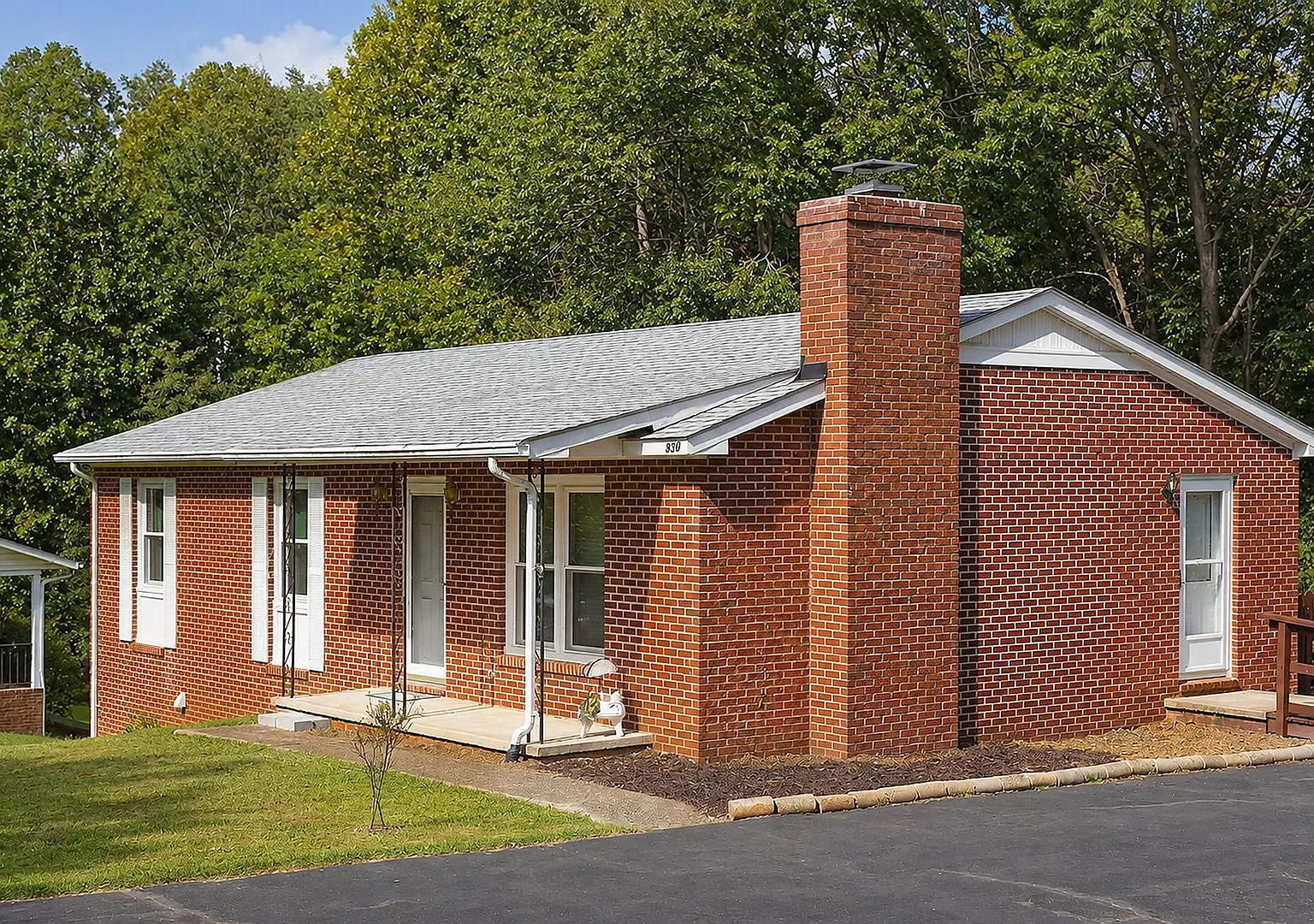 Pet-Friendly Home Walkable to Crozet Park — Photo 2